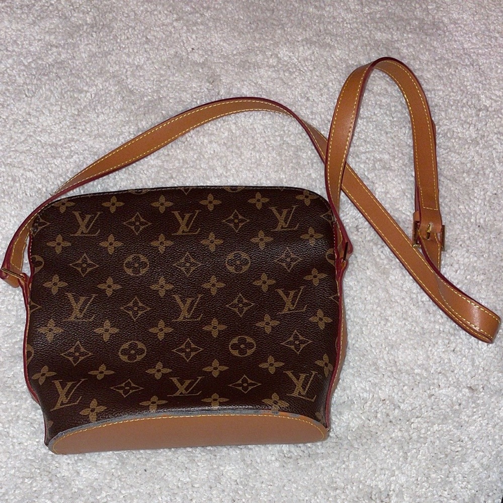 Louis V off-brand bag